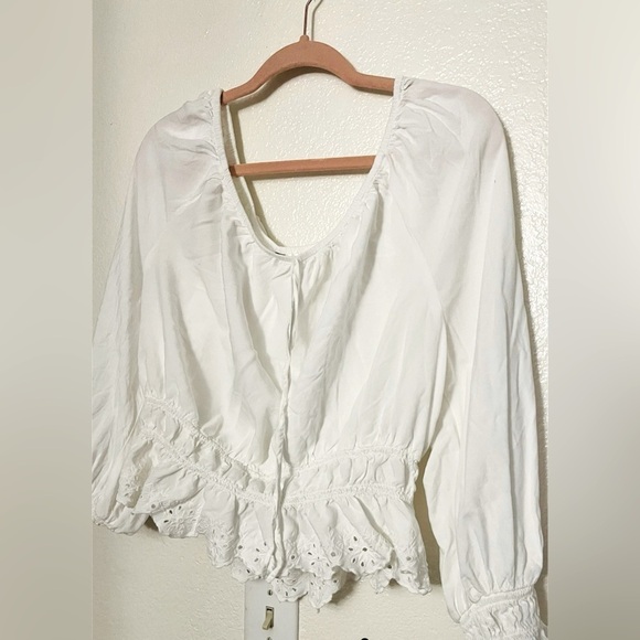 Tops - Women’s white cottage core styler shirt